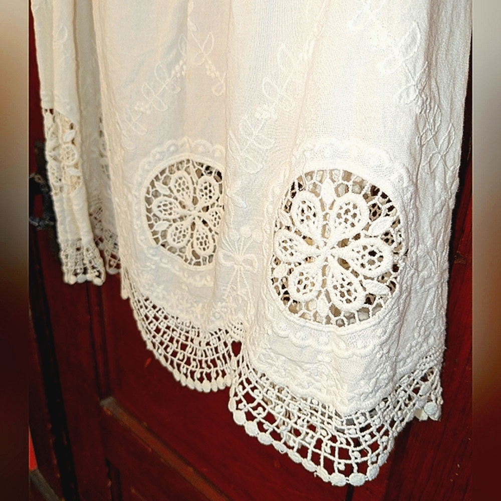 Acemi Cream Crochet Trim Tank Top